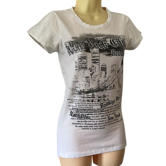 Green T White Embellished NYC Brooklyn Bridge Tee Shirt Knit top - Picture 1 of 7